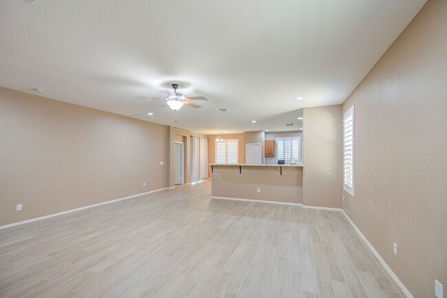 Building Photo - 6826 W Charter Oak Rd