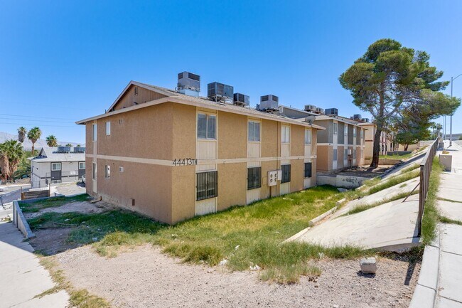 Building Photo - HOUSING CHOICE VOUCHER APPROVED! **MOVE IN SPECIAL! $500 OFF FIRST MONTH'S RENT!**