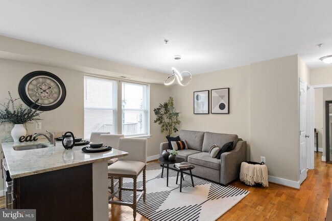 Building Photo - 417 18th St NE