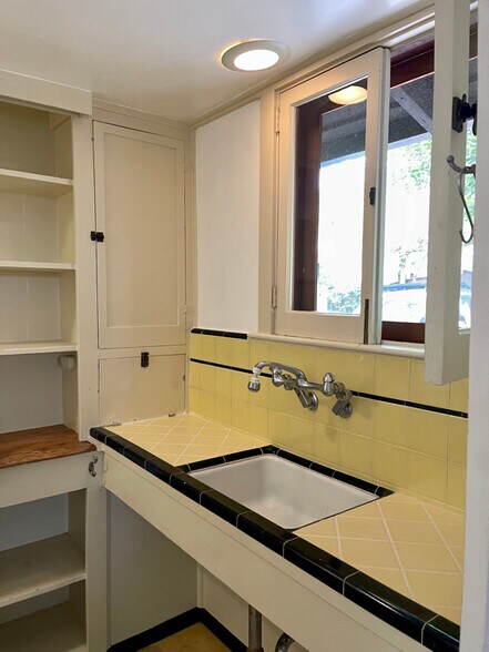 Building Photo - 5273 Mt Royal Dr