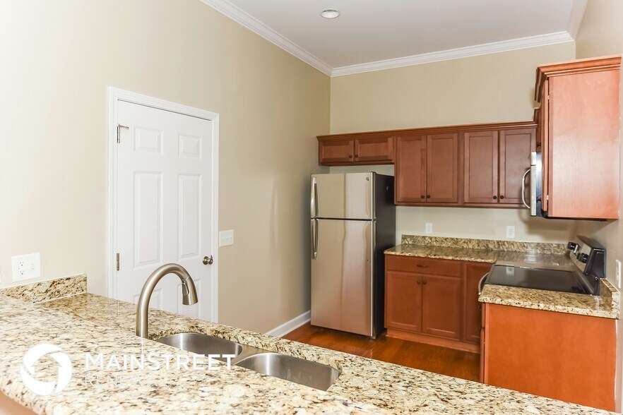 Building Photo - 501 Albion Cir