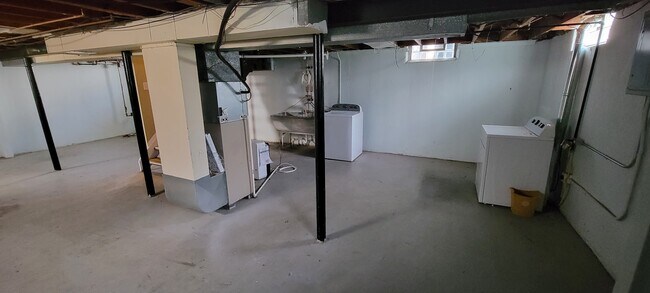 Building Photo - 22305 Dorion St