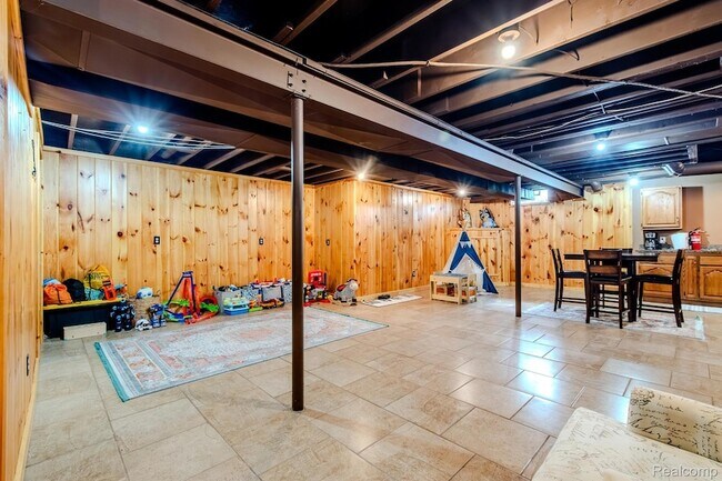 Building Photo - 56194 Birkdale Dr