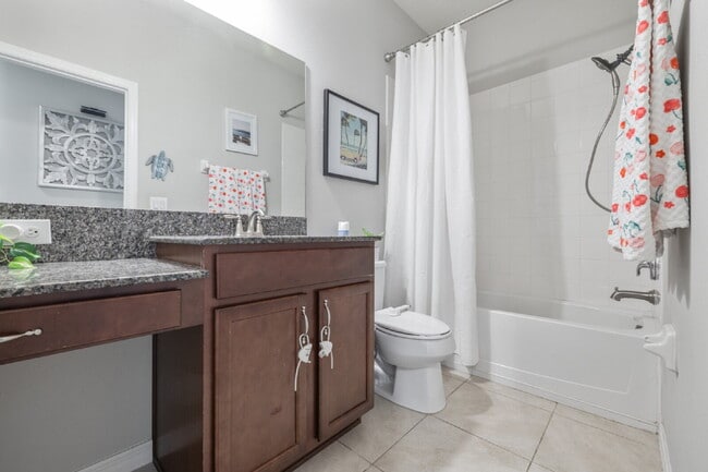 Building Photo - "Charming 3-Bedroom Retreat with Granite T...