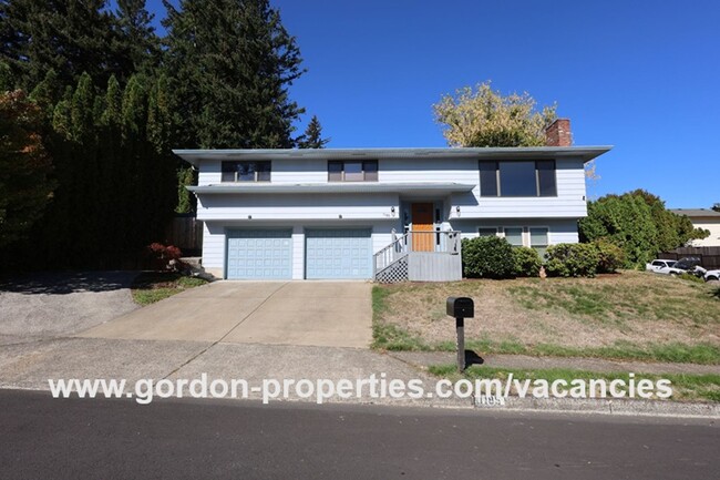 Building Photo - $2,495.00 - NE 27th St - Gresham 4 bedroom...