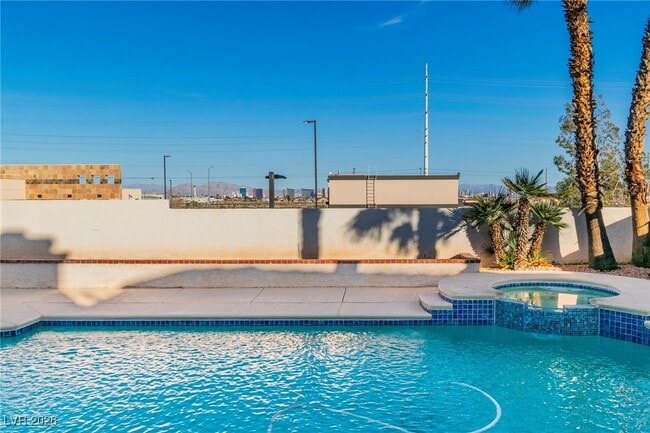 Building Photo - 3986 Windansea St