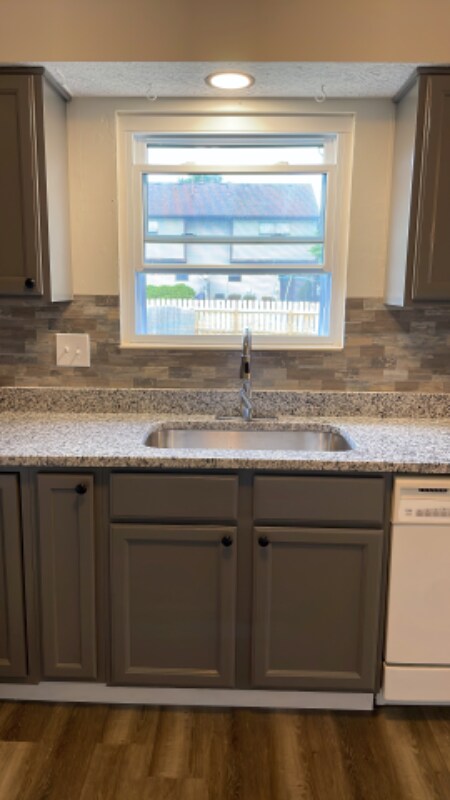 Building Photo - 3824 Longton Dr