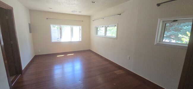 Building Photo - 1325 Balsam Ave