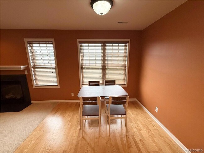 Building Photo - 207 Amys Walk