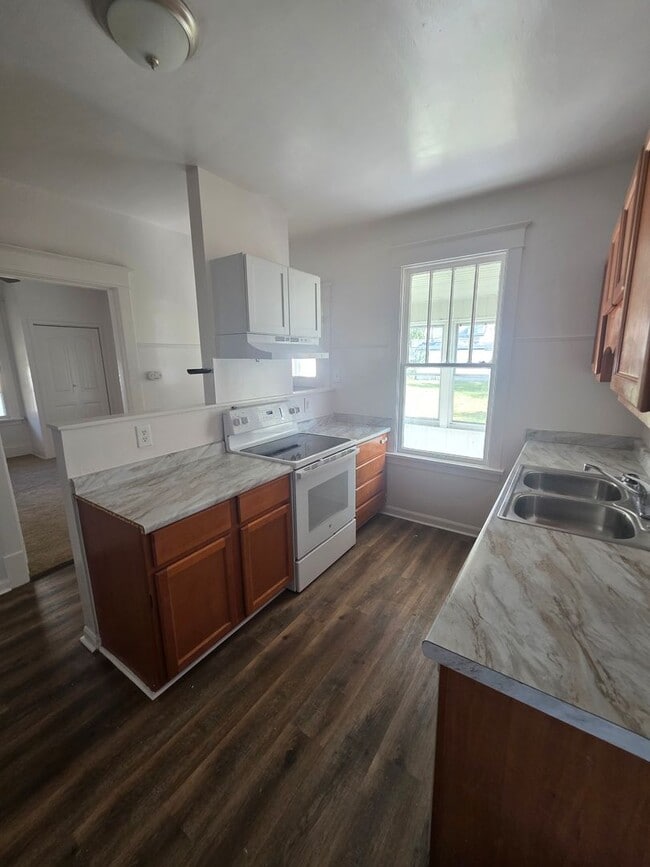 Building Photo - Beautiful 3 bed 1 bath