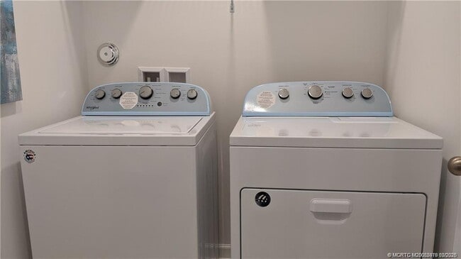 Building Photo - 373 SE Sea Hunt Wy