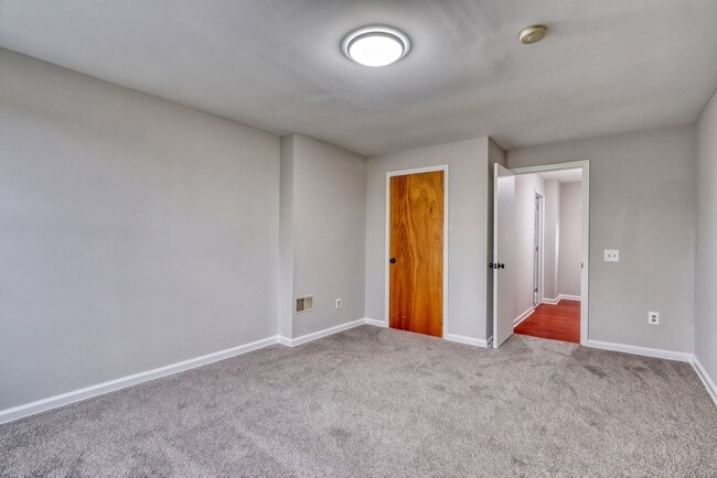 Building Photo - 515 Seneca St