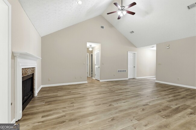 Building Photo - 518 Longwood Ln