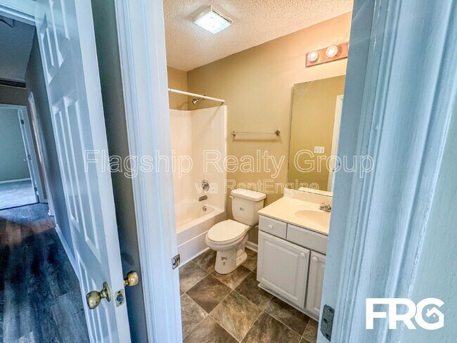 Building Photo - 3311 Moseley Dr