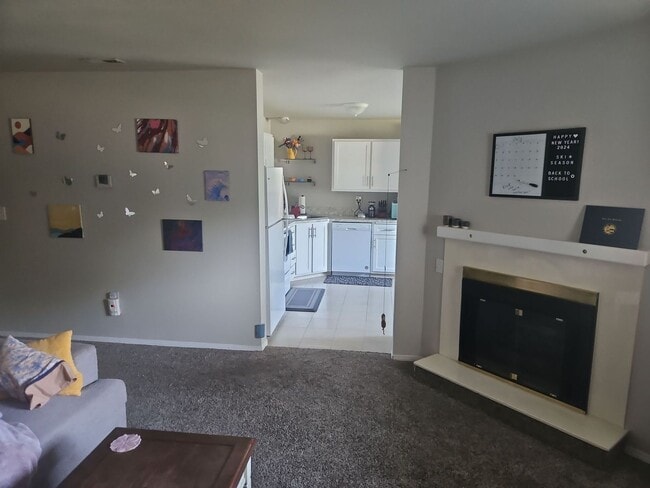 Building Photo - The Perfect Blend of Comfort and Function