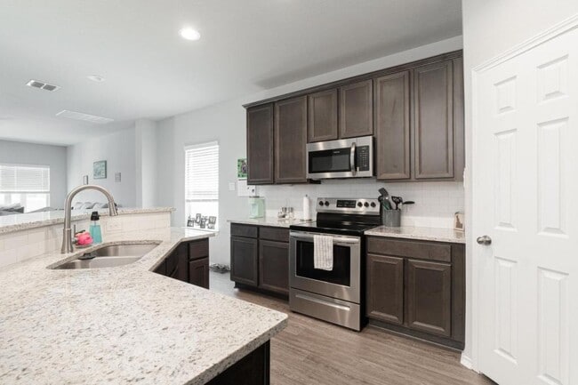 Building Photo - 5510 Daniel Wy