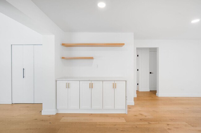 Building Photo - LUX 3BD, 2BA Belcaro Home with 2-Car Garage