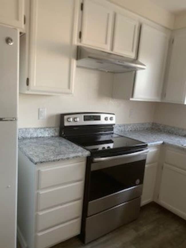 Building Photo - Updated 2 bedroom unit in Colorado Bay!!