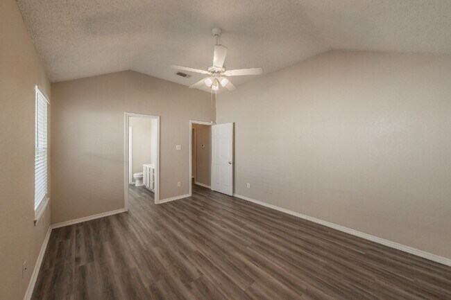 Building Photo - 1740 Cedar Tree Dr