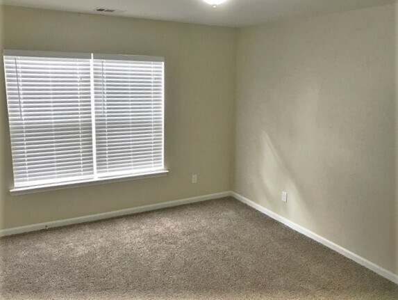 Building Photo - 330 Summer Hill Way