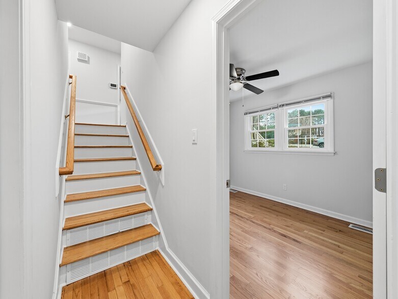 Building Photo - 1113 Yorkshire Dr