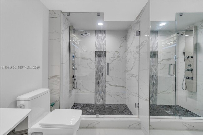 Building Photo - 1155 Brickell Bay Dr