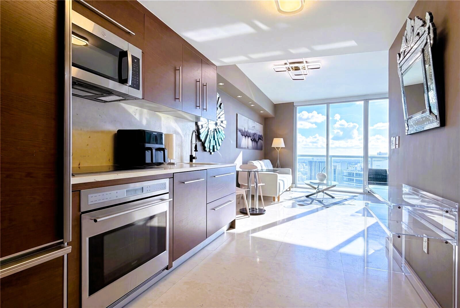 Building Photo - 465 Brickell Ave