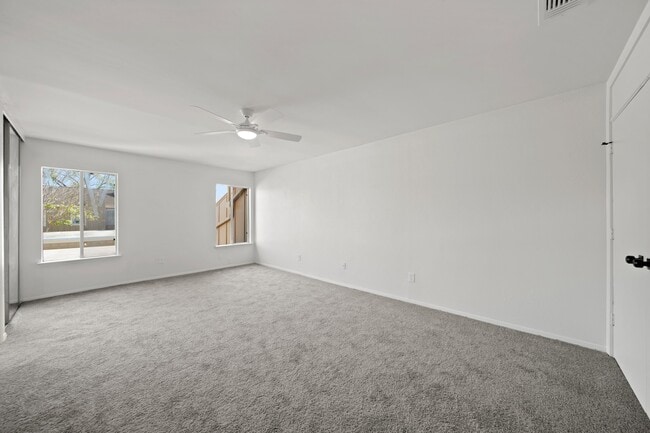 Building Photo - 11650 Village Pl Dr