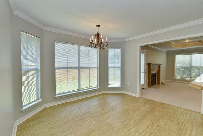 Building Photo - 15065 Warren Dr