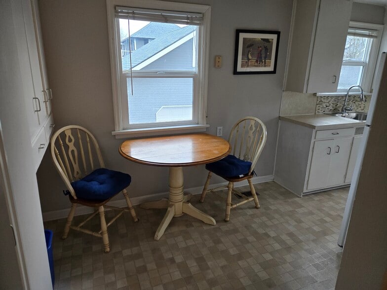Dining area - 1726 Hoyt Ave