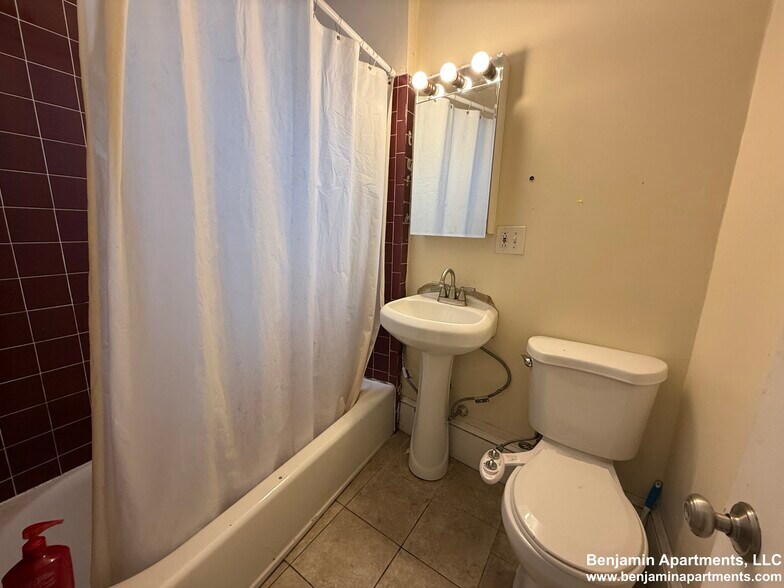 Building Photo - 895 Huntington Ave