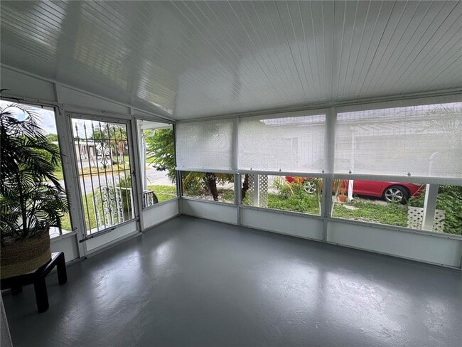 Building Photo - 410 49th Ave Terrace W