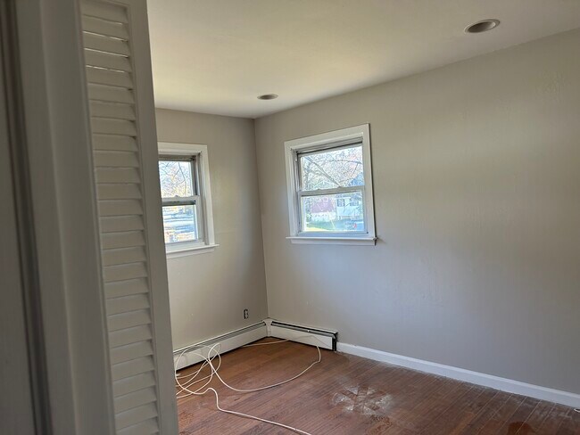 Building Photo - 8 Greene Rd