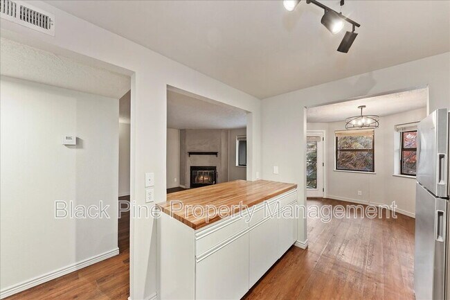 Building Photo - 3675 S Gekeler Ln