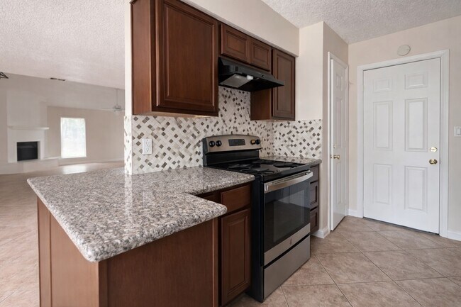 Building Photo - 2210 Sunset Trail