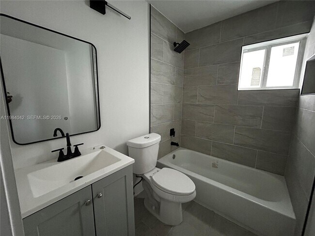 Building Photo - 4429 SW 21st St