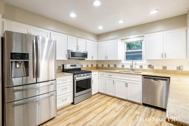 Building Photo - Charming 3-Bedroom Home in Walker – Conven...