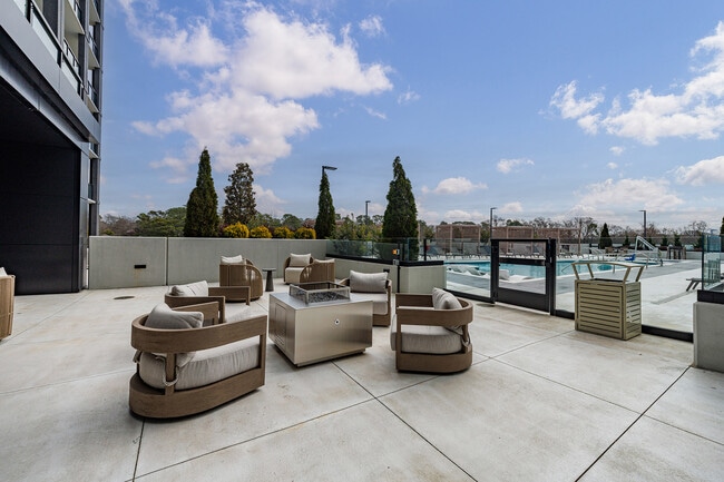 Building Photo - 2425 Peachtree Rd NE