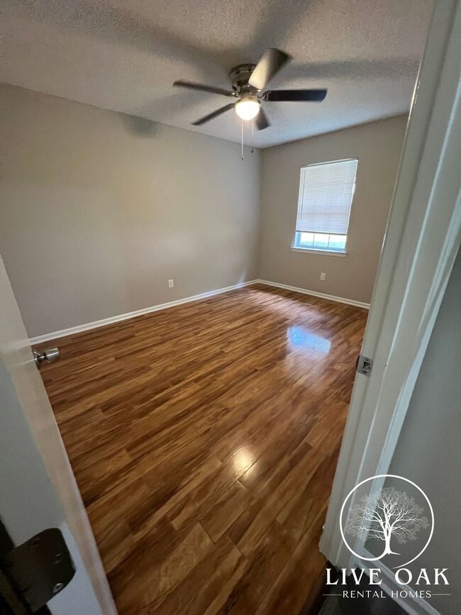 Building Photo - SUMMER MOVE-IN SPECIAL: $500 OFF 1st MONTH...