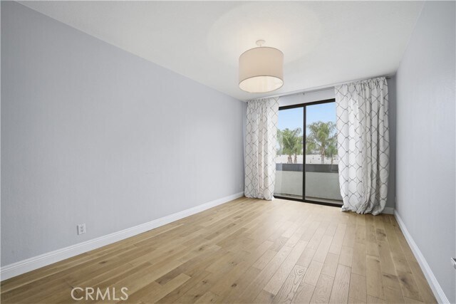 Building Photo - 14115 Moorpark St