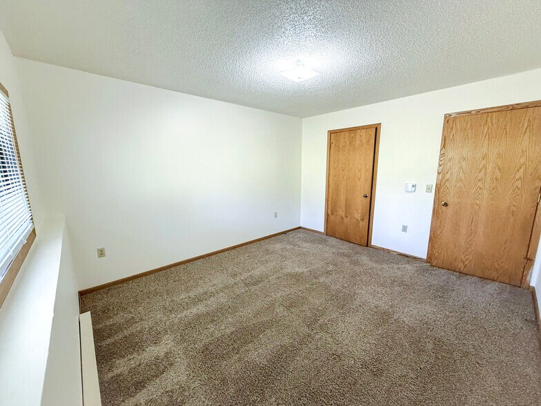 Building Photo - 2820 Edgewood Dr