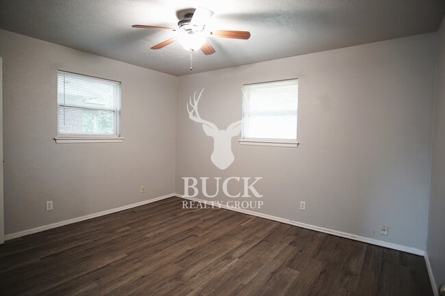 Building Photo - 2804 SW 82nd St