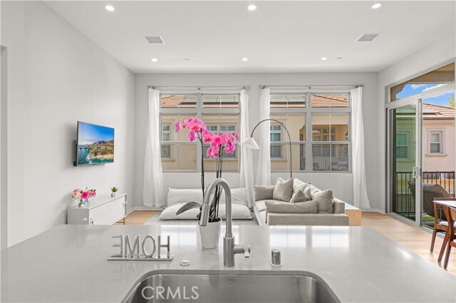 Building Photo - 144 Sunnyside