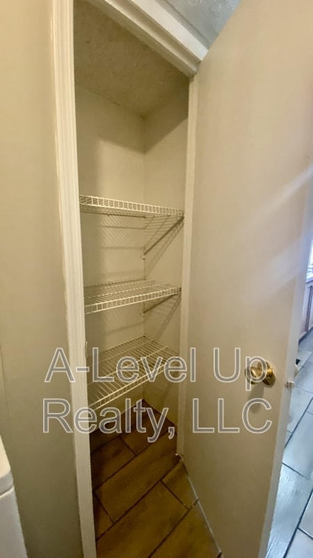 Building Photo - 307 W Lee St