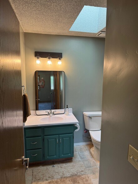 Building Photo - 11139 Edgewood Cir N
