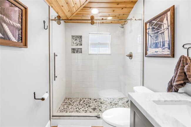 Building Photo - 748 11th Ave N