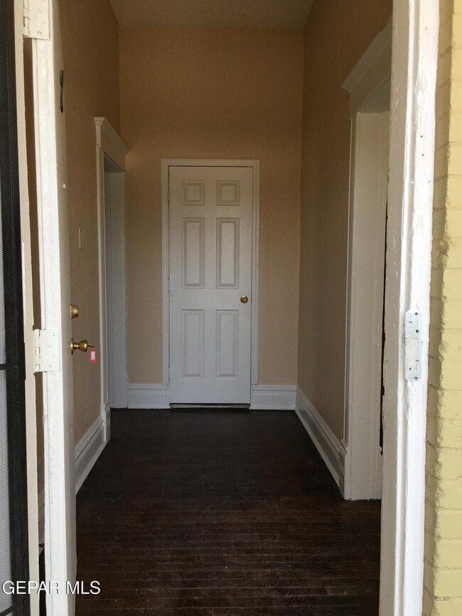 Building Photo - 3419 La Luz Ave