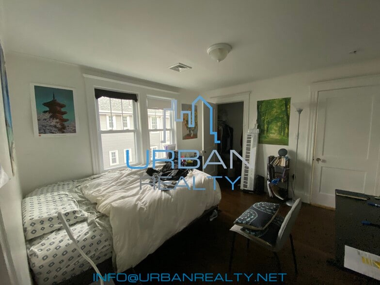 Building Photo - 74 Manet Rd