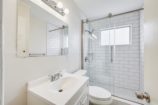 Building Photo - 1905 S Cooper St