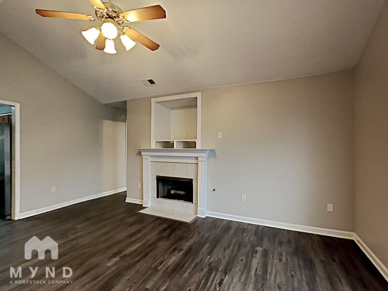 Building Photo - 7825 Sarah Ann Dr S